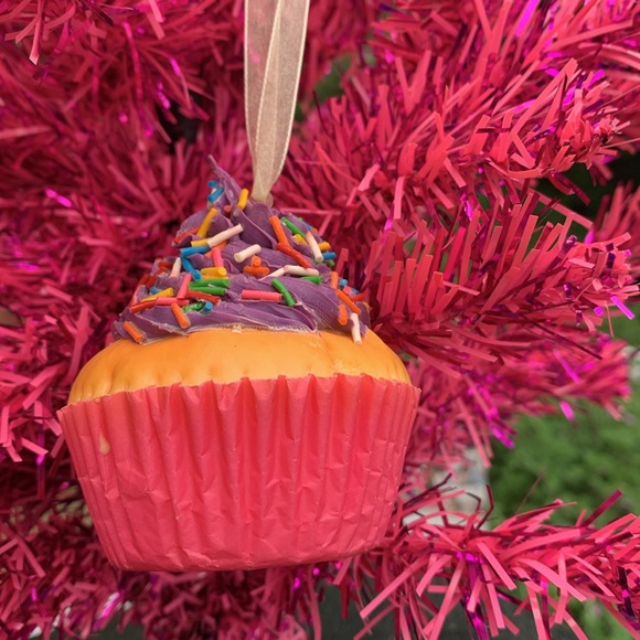 Kurt Adler lifelike purple frosted cupcake with sprinkles. Spongy texture. - Picture 5 of 6